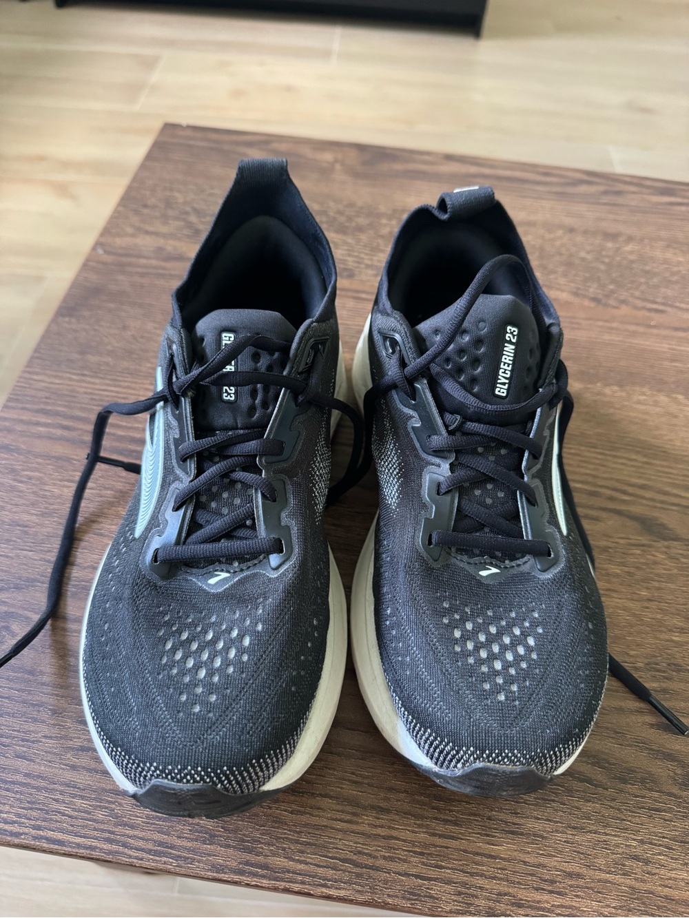 Brooks Glycerin 23 Black Running Sneakers with White Midsole Size 9 WIDE